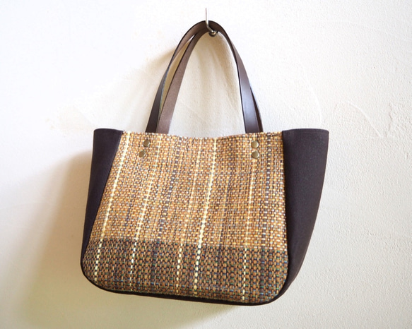 【SALE・栗デザイン】ツイード調手織り布のミニトートバッグ（ブラウン） 5枚目の画像