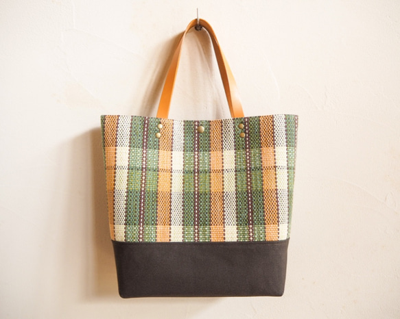 【SALE】秋色カントリーチェック手織り布のスクエアトート（グリーン） 2枚目の画像