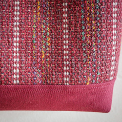 [SALE] 手工編織冬季彩色邊框手拿包（enji） 第4張的照片
