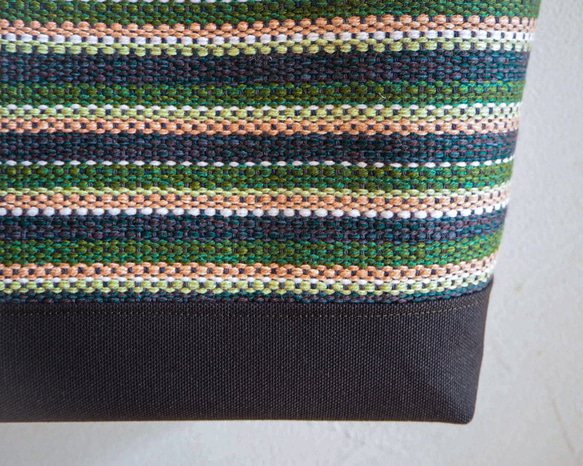 手織りマルチカラーストライプのトートバッグ（グリーン） 4枚目の画像