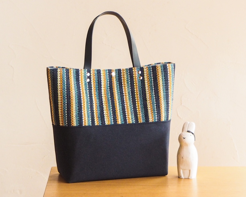 【在庫処分SALE】手織りマルチカラーストライプのスクエアトート（ブルー）