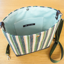 【在庫処分SALE】手織りマルチカラーストライプのショルダーバッグ（グリーン） 3枚目の画像