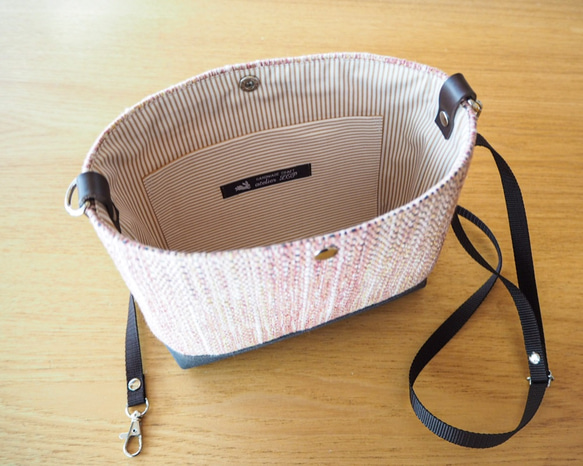 春色ツイード調手織り布のポシェット（桜色） 3枚目の画像