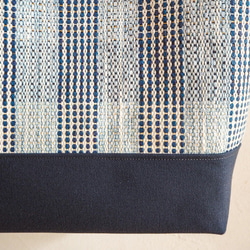 初夏のチェック&ボーダー手織り布のスクエアトート（ブルー） 4枚目の画像