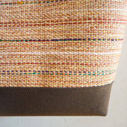【SALE】ミックスツイード調手織り布の横長トート（ピーチ） 4枚目の画像