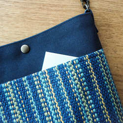秋のマルチストライプ手織り布のミニショルダー（ブルー） 4枚目の画像