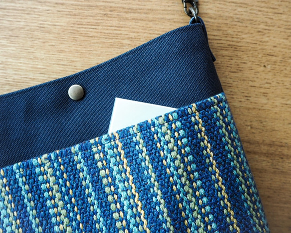 秋のマルチストライプ手織り布のミニショルダー（ブルー） 4枚目の画像
