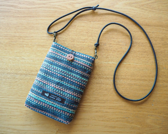 秋のマルチストライプ手織り布のスマホポシェット（グレー） 1枚目の画像