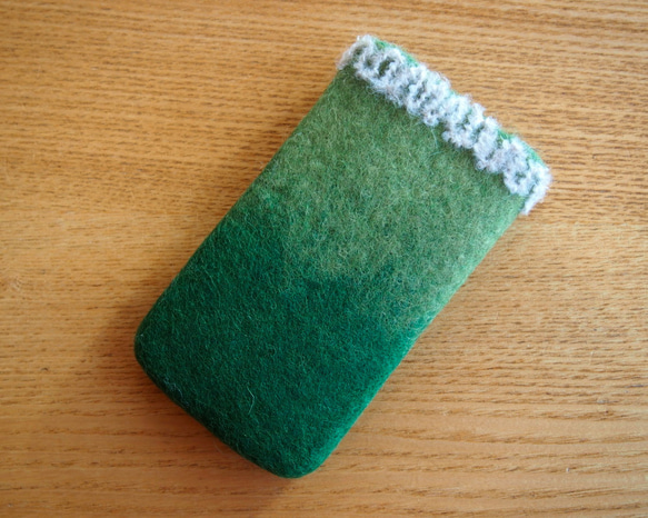 【再販】フェルトのiPhoneケース（緑） 5枚目の画像