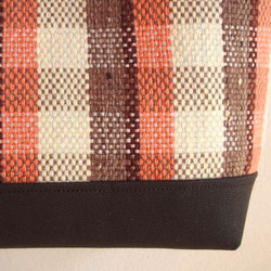 【SALE】春色チェック手織り布の横長トートバッグ（桃） 4枚目の画像