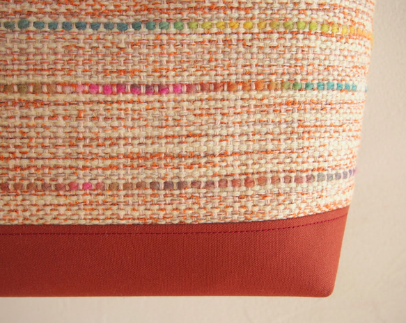 春色手織り布を使ったバケツトートバッグ（オレンジ） 4枚目の画像