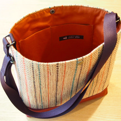 秋天的色彩搭配手工編織的布單肩包（米色） 第3張的照片