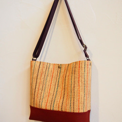 【在庫処分SALE】秋色ミックスカラー手織り布のショルダーバッグ（ベージュ） 5枚目の画像