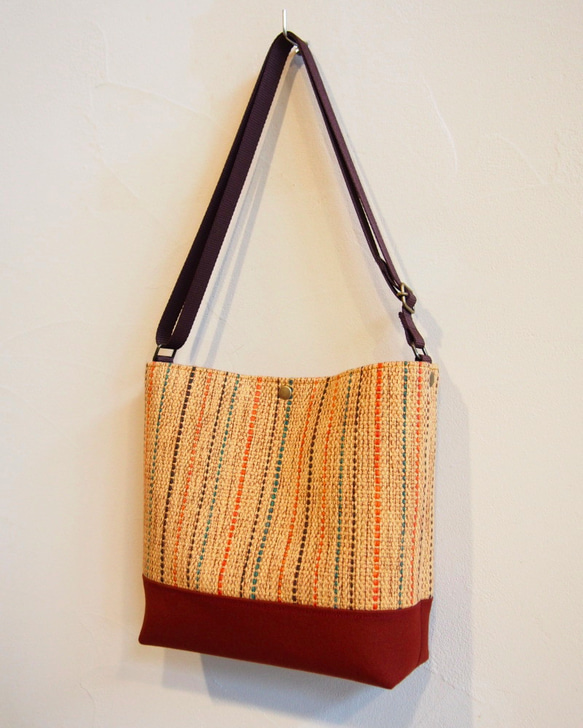 【在庫処分SALE】秋色ミックスカラー手織り布のショルダーバッグ（ベージュ） 5枚目の画像