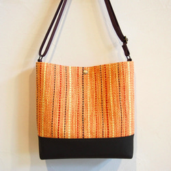 秋色ミックスカラー手織り布のショルダーバッグ（オレンジ） 2枚目の画像