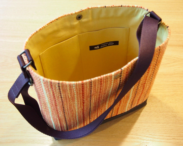 秋色ミックスカラー手織り布のショルダーバッグ（オレンジ） 3枚目の画像