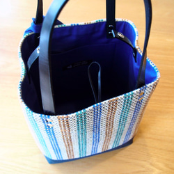 手織りマルチボーダーのバケツトートバッグ（ブルー） 3枚目の画像