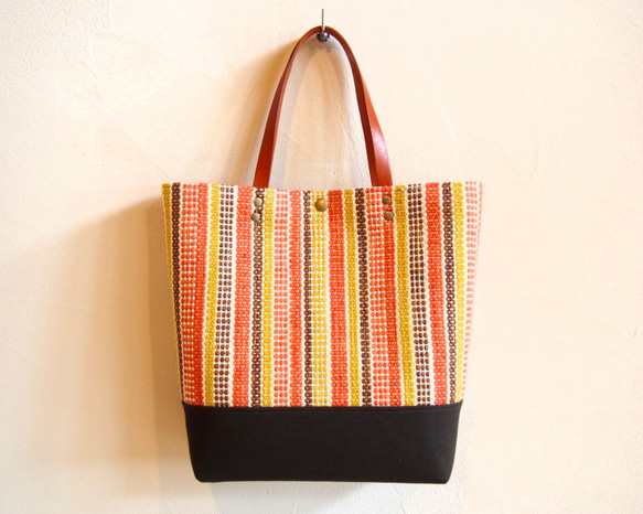 [出售]手工編織風格拼縫條紋廣場手提包（橙色） 第2張的照片