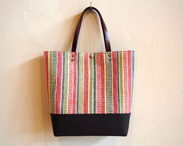 [SALE]手工編織的拼布風格條紋方形手提袋（玫瑰色） 第2張的照片