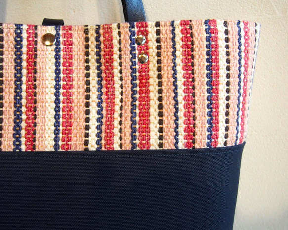 手工編織多色條紋水平手提包（粉紅色） 第4張的照片
