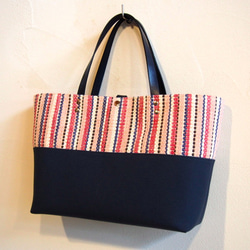 手工編織多色條紋水平手提包（粉紅色） 第5張的照片