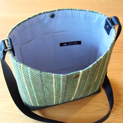 【SALE】手織り秋色ミックスカラーのショルダーバッグ（グリーン） 3枚目の画像