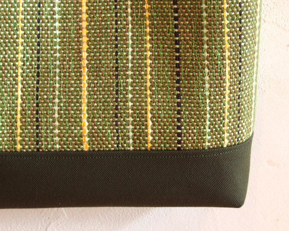 【SALE】手織り秋色ミックスカラーのショルダーバッグ（グリーン） 4枚目の画像