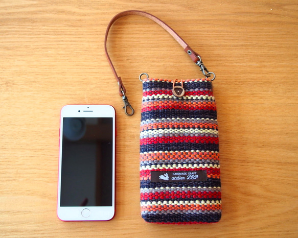 【在庫処分SALE】北欧風マルチカラー手織り布のスマホポーチ（赤） 2枚目の画像