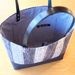 【SALE】手工編織閃亮花呢邊框午餐手提包（灰色） 第3張的照片