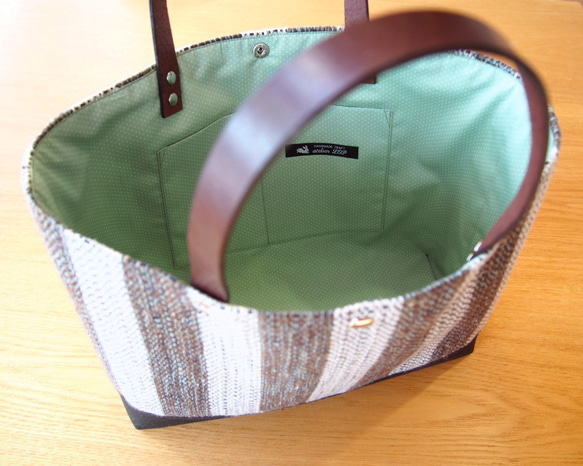 手織りキラキラツイード風ボーダーのトートバッグ（茶） 3枚目の画像