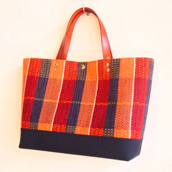 【SALE】ブロックチェック手織り布のトートバッグ（赤） 5枚目の画像