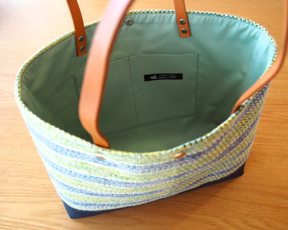 【在庫処分SALE】手織りパステルボーダーのトートバッグ（若草色） 3枚目の画像