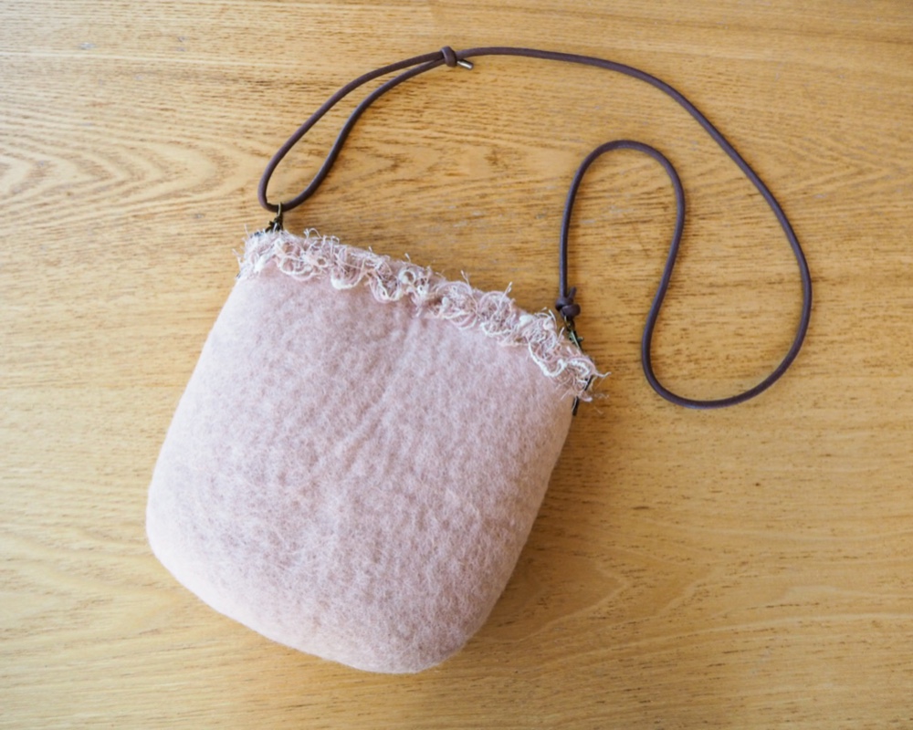 【SALE】フェルトのチューリップ型ポシェット（桜色）
