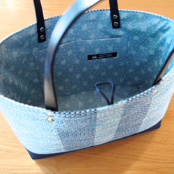 春季彩色花呢手工編織布水平長手提袋（天藍色） 第3張的照片