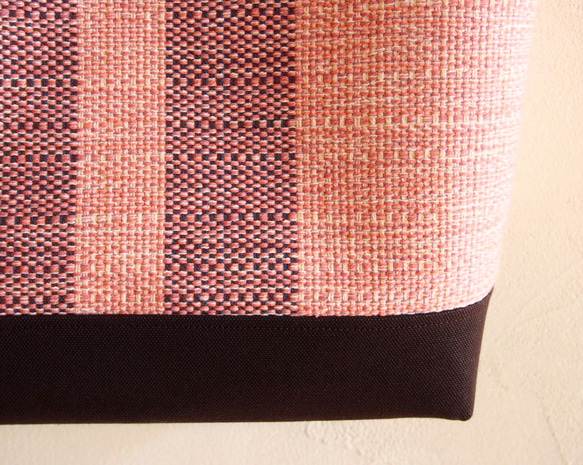 【受注制作】春色ツイード調手織り布のトートバッグ（桜色） 4枚目の画像