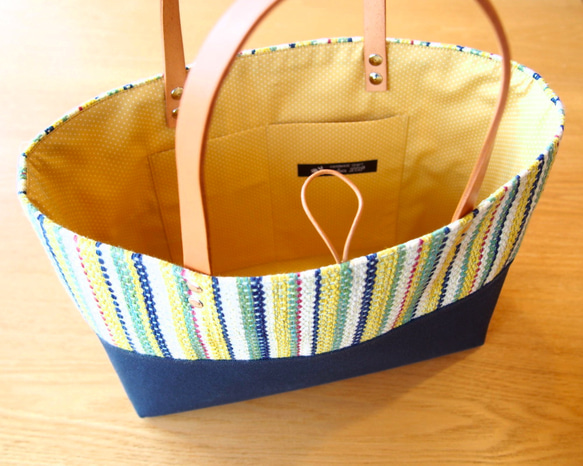 春季多色條紋水平長手提袋（油菜花/藍色） 第3張的照片
