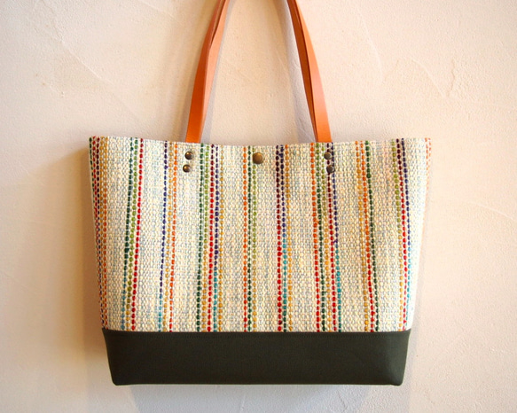 手織りナチュラルカラーのトートバッグ（グリーン） 2枚目の画像