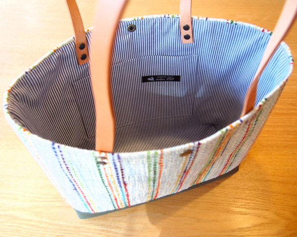 手織りナチュラルカラーのトートバッグ（グリーン） 3枚目の画像