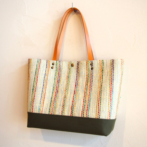 手織りナチュラルカラーのトートバッグ（グリーン） 5枚目の画像
