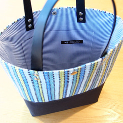 【夏の福袋】手織りマルチカラーのスクエアトートとポーチのセット（ブルー） 3枚目の画像
