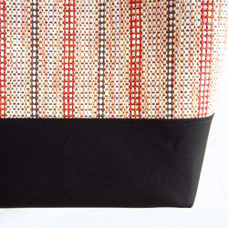 夏のシャーベットカラー手織り布の大きめショルダートート（ピーチ） 4枚目の画像