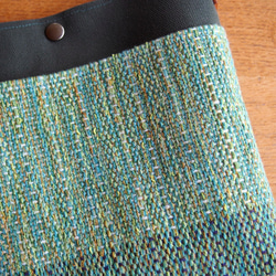 【SALE】ミックスツイード調手織り布のサコッシュ（グリーン） 4枚目の画像