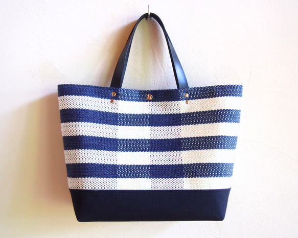 【秋季幸運袋】簡約邊框手工編織布大號手提包（海軍藍） 第2張的照片