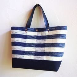 【秋季幸運袋】簡約邊框手工編織布大號手提包（海軍藍） 第7張的照片