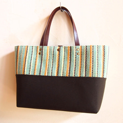 【SALE】秋季彩色條紋手工編織布水平手提包（綠色） 第5張的照片