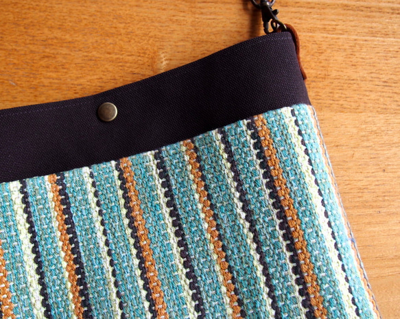 秋色ストライプ手織り布のサコッシュL（グリーン） 4枚目の画像