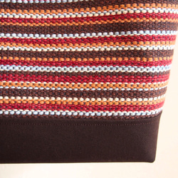 【SALE】手織りノルディックカラーストライプのトートバッグ（ブラウン） 4枚目の画像