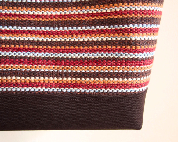 【SALE】手織りノルディックカラーストライプのトートバッグ（ブラウン） 4枚目の画像