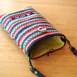 【在庫処分SALE】手織りノルディックカラーストライプのスマホポーチ（グレー） 3枚目の画像