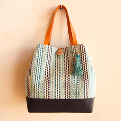 春季彩色邊框手工編織布桶手提包（天藍色） 第2張的照片